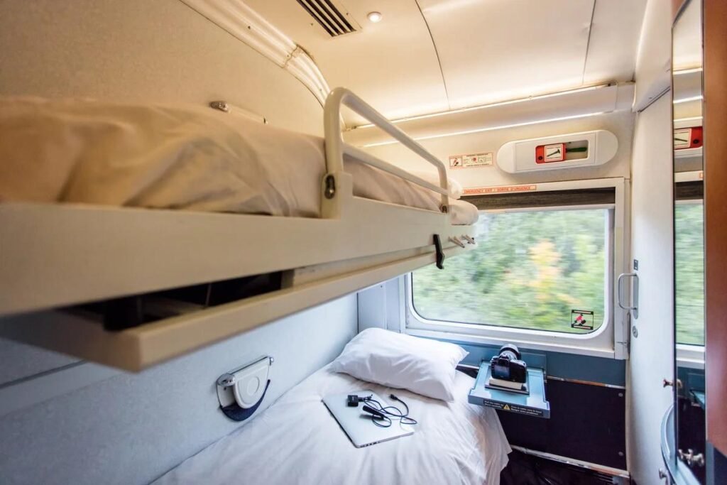 VIA Rail Upper Berth2