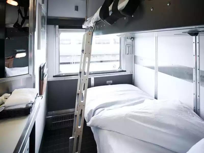 VIA Rail Upper Berth2